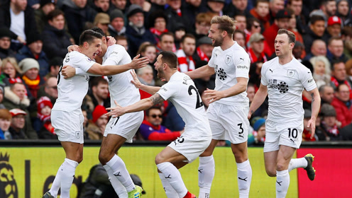 怒了！江苏发球稀烂快攻全无，0-3脆败天津，球迷：不如拼小将