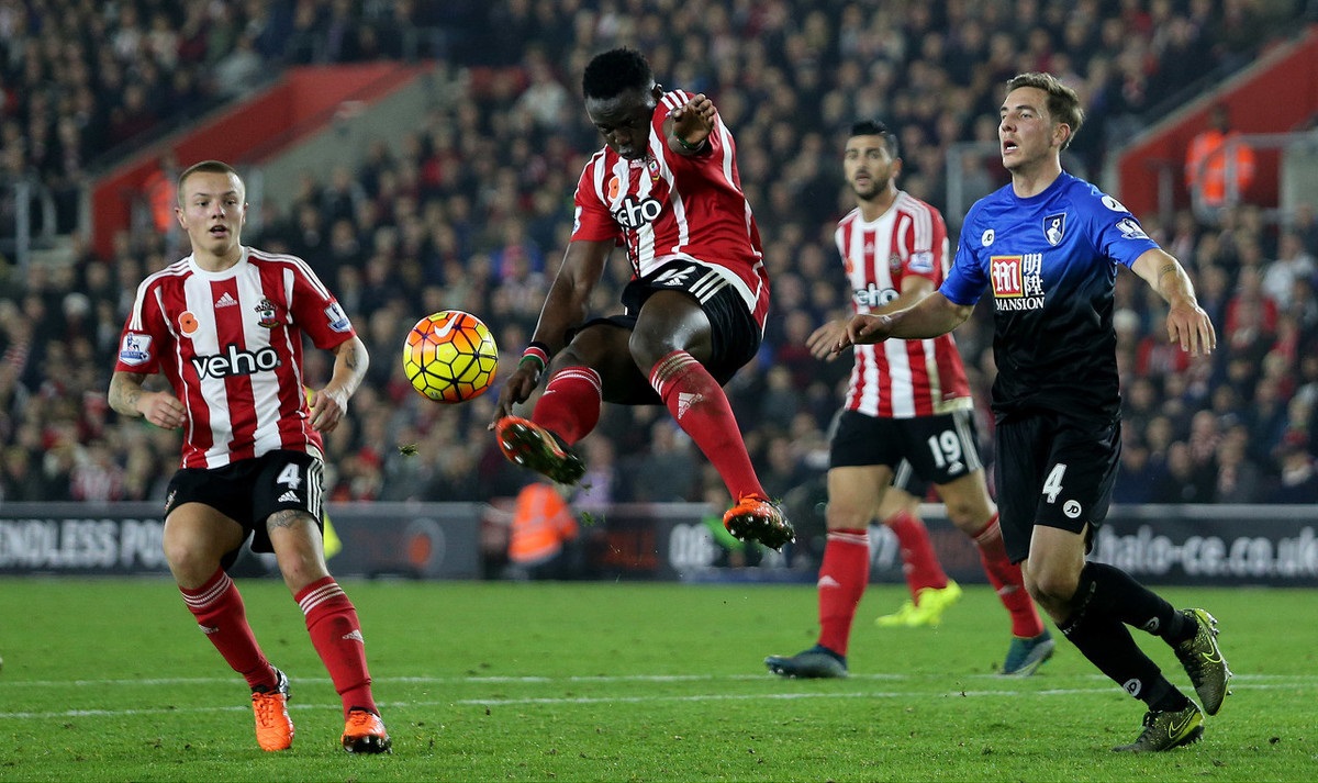 两张合影，一张和老乡一张和金靴。赛前法比奥说这场...