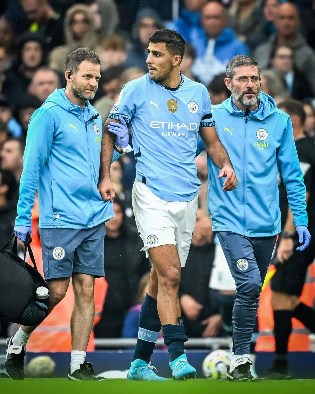 足球中超升班马爆冷击败卫冕冠军，全网热议