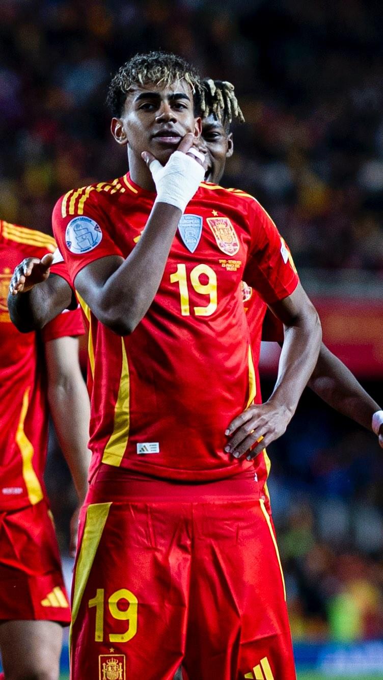 新星闪耀！摩根·罗杰斯破门获名宿称赞，或成三狮军团中场核心