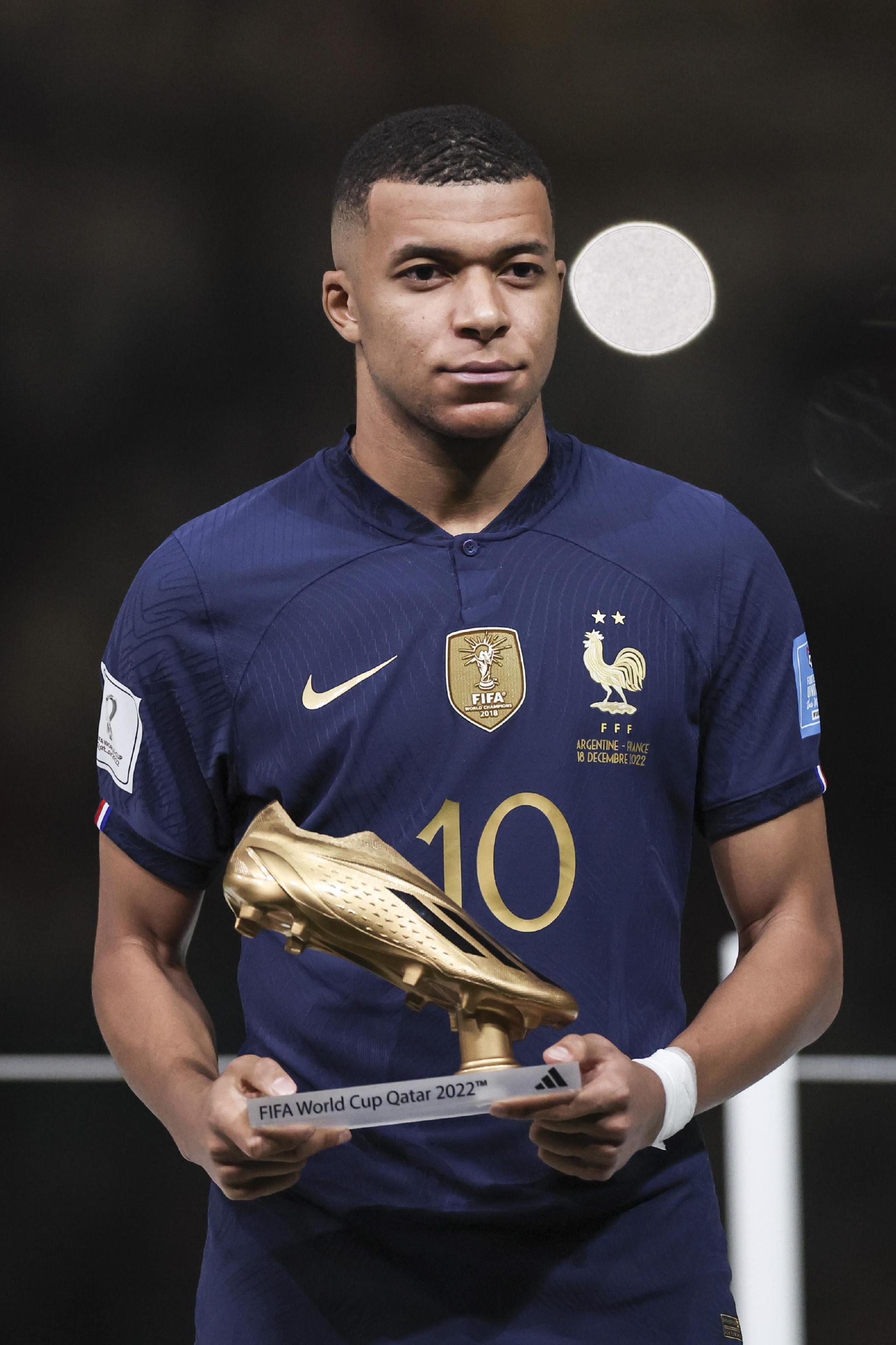 梅西专访将在周二发布，每体称梅西将透露他重返诺坎普的原因