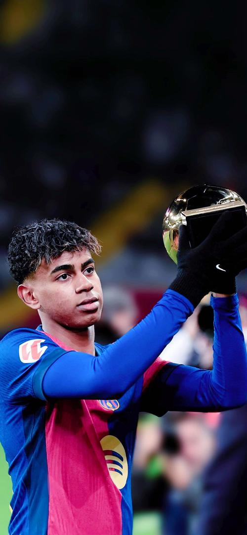 天空：利物浦对伊萨克报价超过1亿镑，纽卡对其估价为1.5亿镑