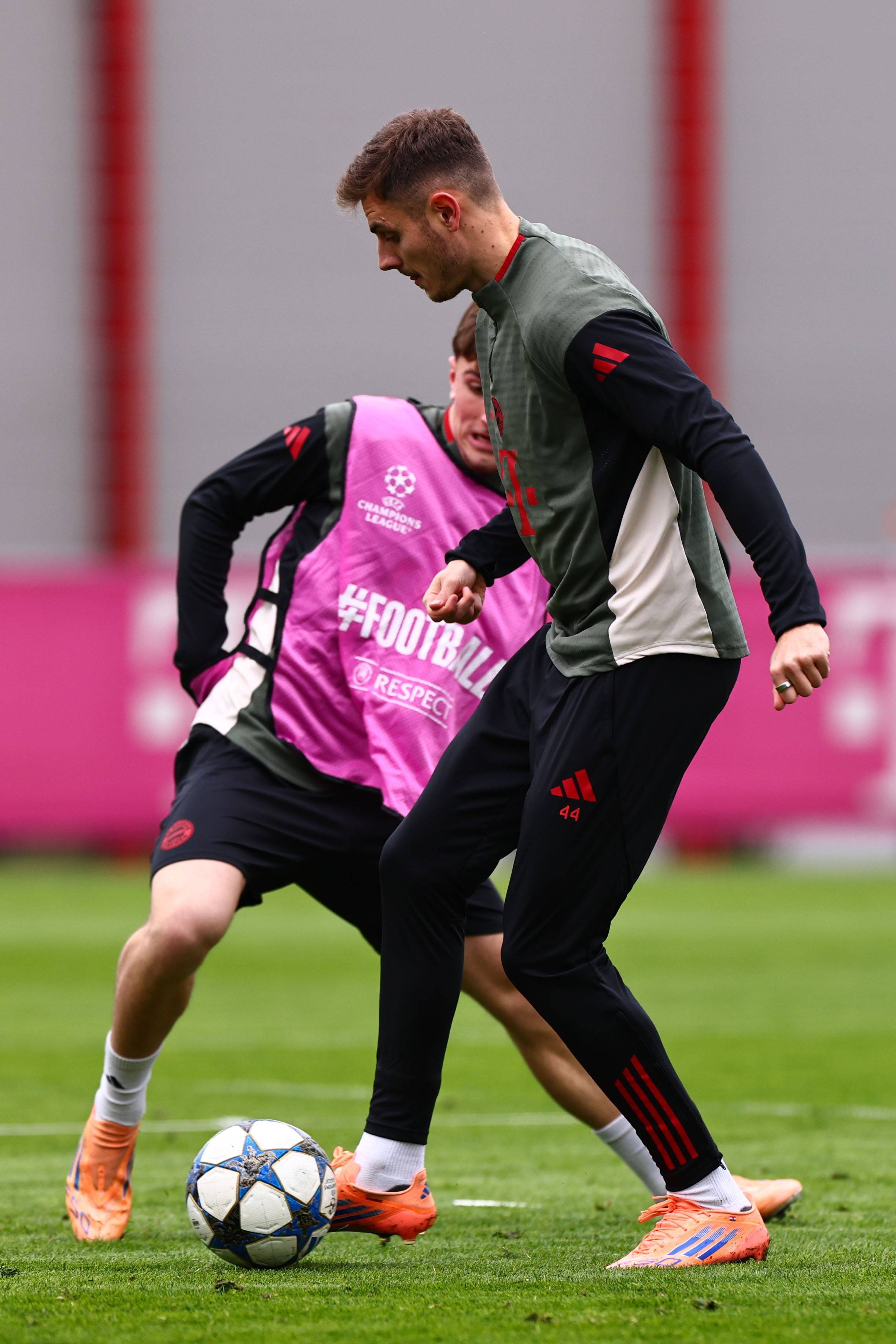 意媒：那不勒斯、米兰、曼城、巴萨关注乌迪内斯中场阿蒂尔