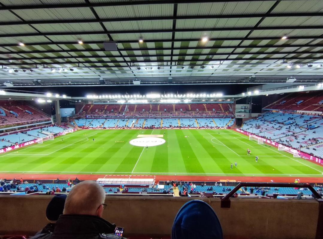 林诗栋2比1胜张本智和，国乒混团世界杯三连冠